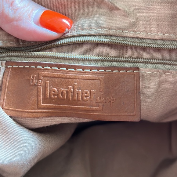 The leather shop crossbody bag - Picture 8 of 10